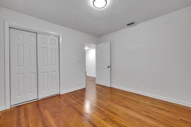 Building Photo - Renovation, MUST SEE!