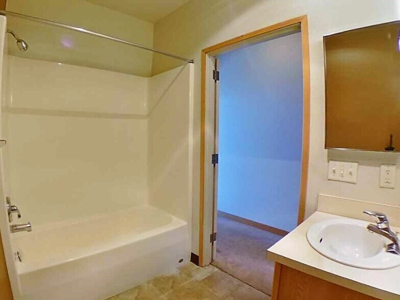 Primary Bathroom - 1415 SW Alder St