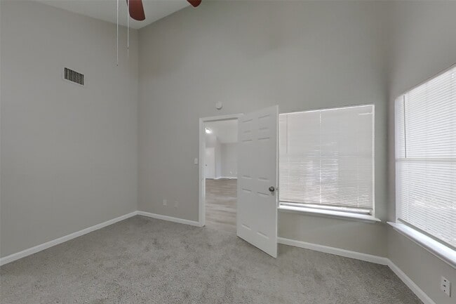 Building Photo - 16027 Hidden Acres Dr