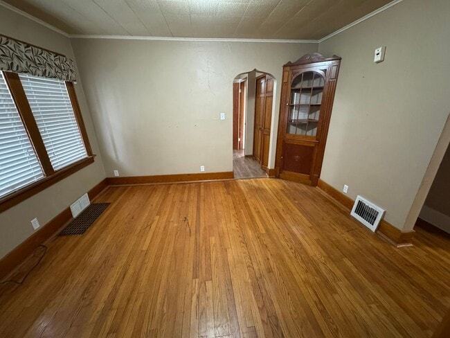 Building Photo - Main level house