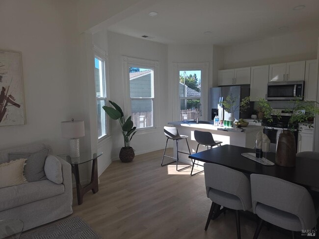 Building Photo - 317 Glenn St