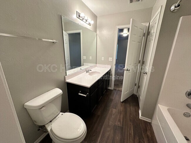 Building Photo - 1933 Autumn Way