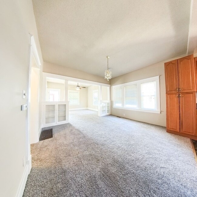 Building Photo - Newly updated 5 bedroom 2 bathroom home