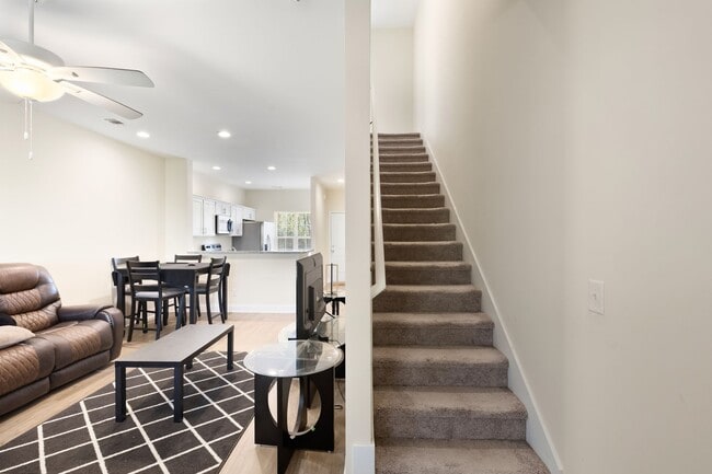 Building Photo - Two Bedroom Townhome