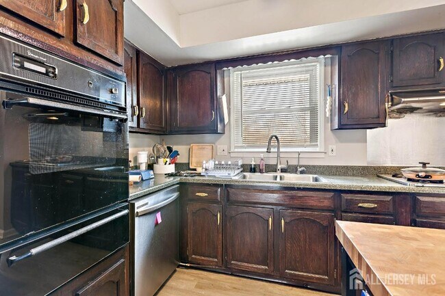 Building Photo - 3 Stafford Dr