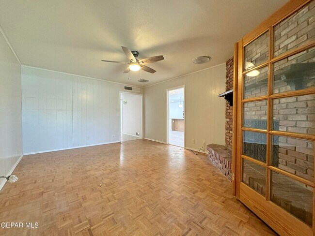 Building Photo - 5801 Beaumont Pl