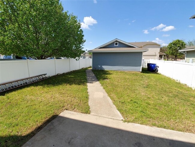 Building Photo - 1324 Davis Mountain Loop
