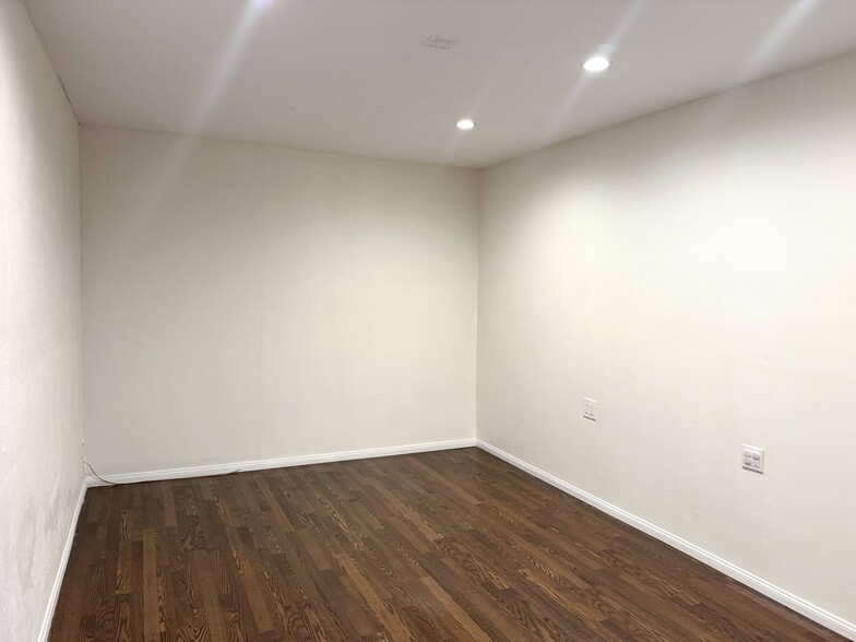 Building Photo - 2321 W Carson St