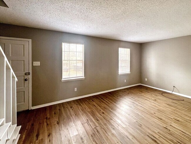 Building Photo - 8917 Tanya Dr