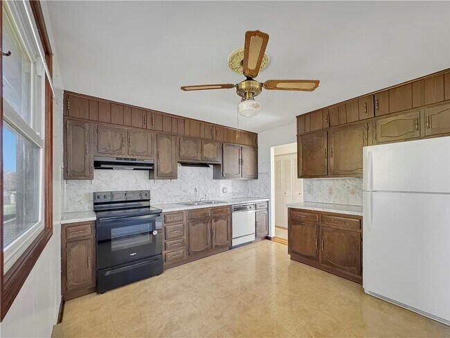 Building Photo - 3722 Hecktown Rd