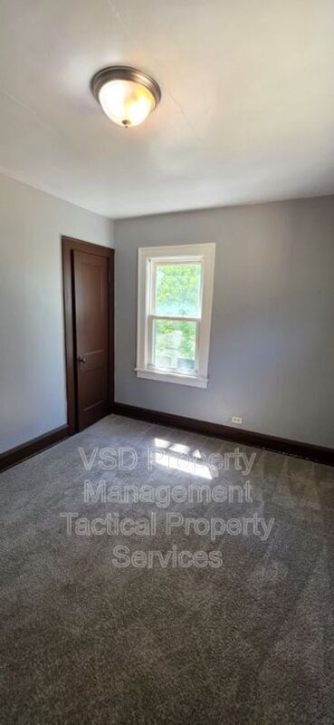 Building Photo - 4024 E 143rd St