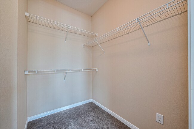 Building Photo - 7575 Kirby Dr