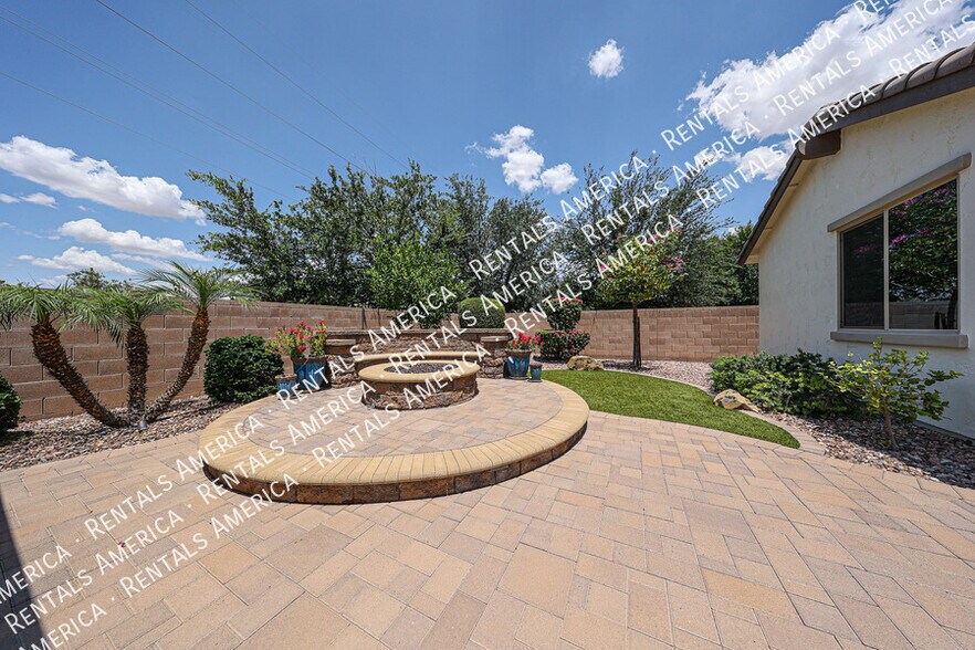 Building Photo - 20658 E Raven Dr