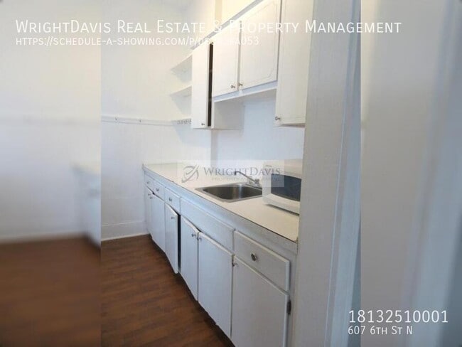 Building Photo - 607 6th Ave N