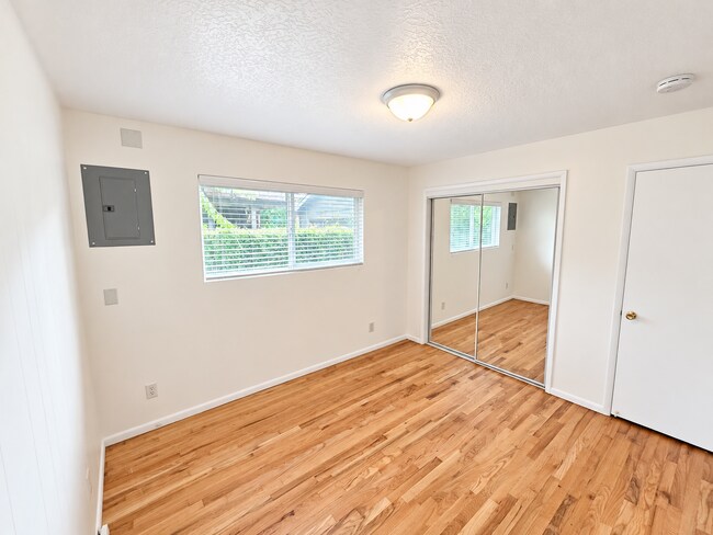 Building Photo - 4412 SE 57th Ave