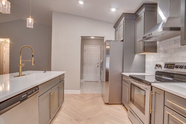 Building Photo - Spacious 4-Bedroom Home in Milton Near I-1...