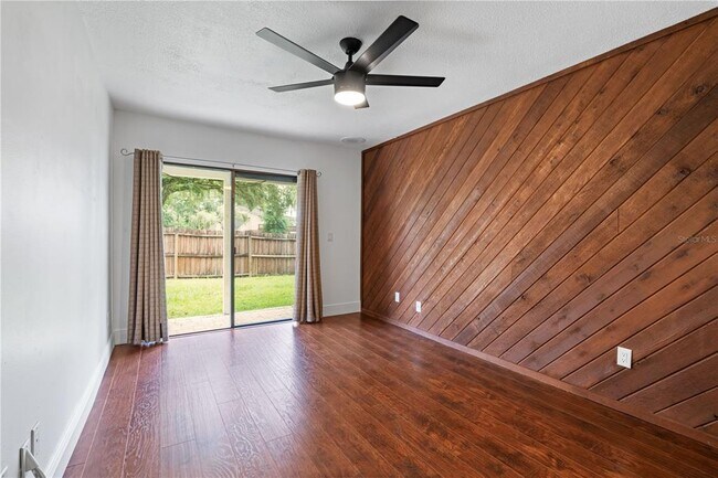 Building Photo - 7815 N River Shore Dr