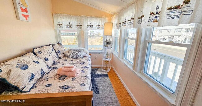 Building Photo - 1022 S Green St