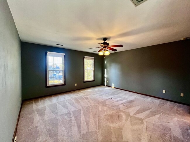 Building Photo - Welcome to this beautiful home in Salem La...