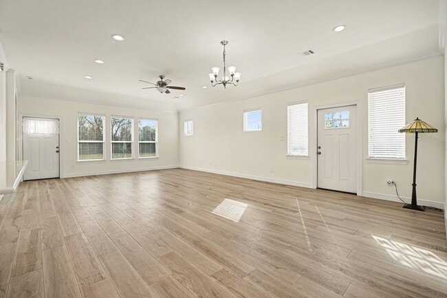 Building Photo - 3633 E Meadow Ln