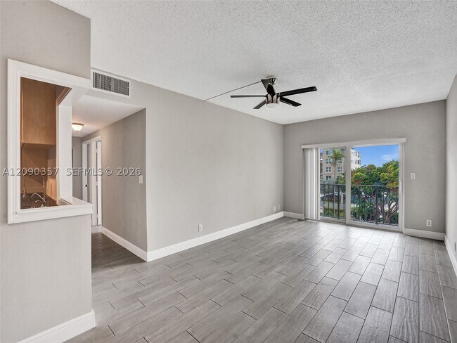 Building Photo - 400 N Riverside Dr