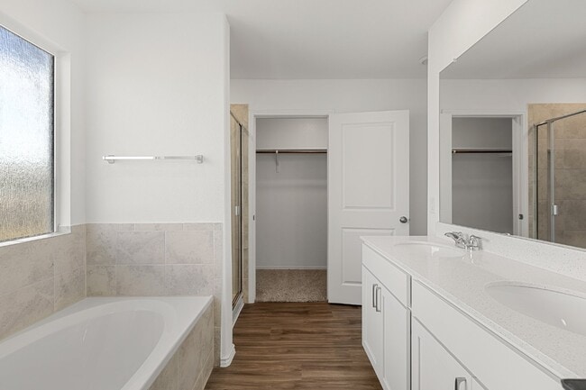 Building Photo - First Month's Rent FREE!