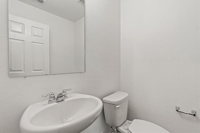 Building Photo - 822 Breakwater Dr