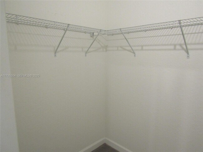 Building Photo - 1414 SE 26th Ter