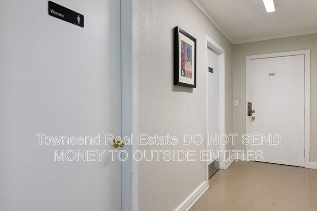 Building Photo - 5874 Century Oaks Dr