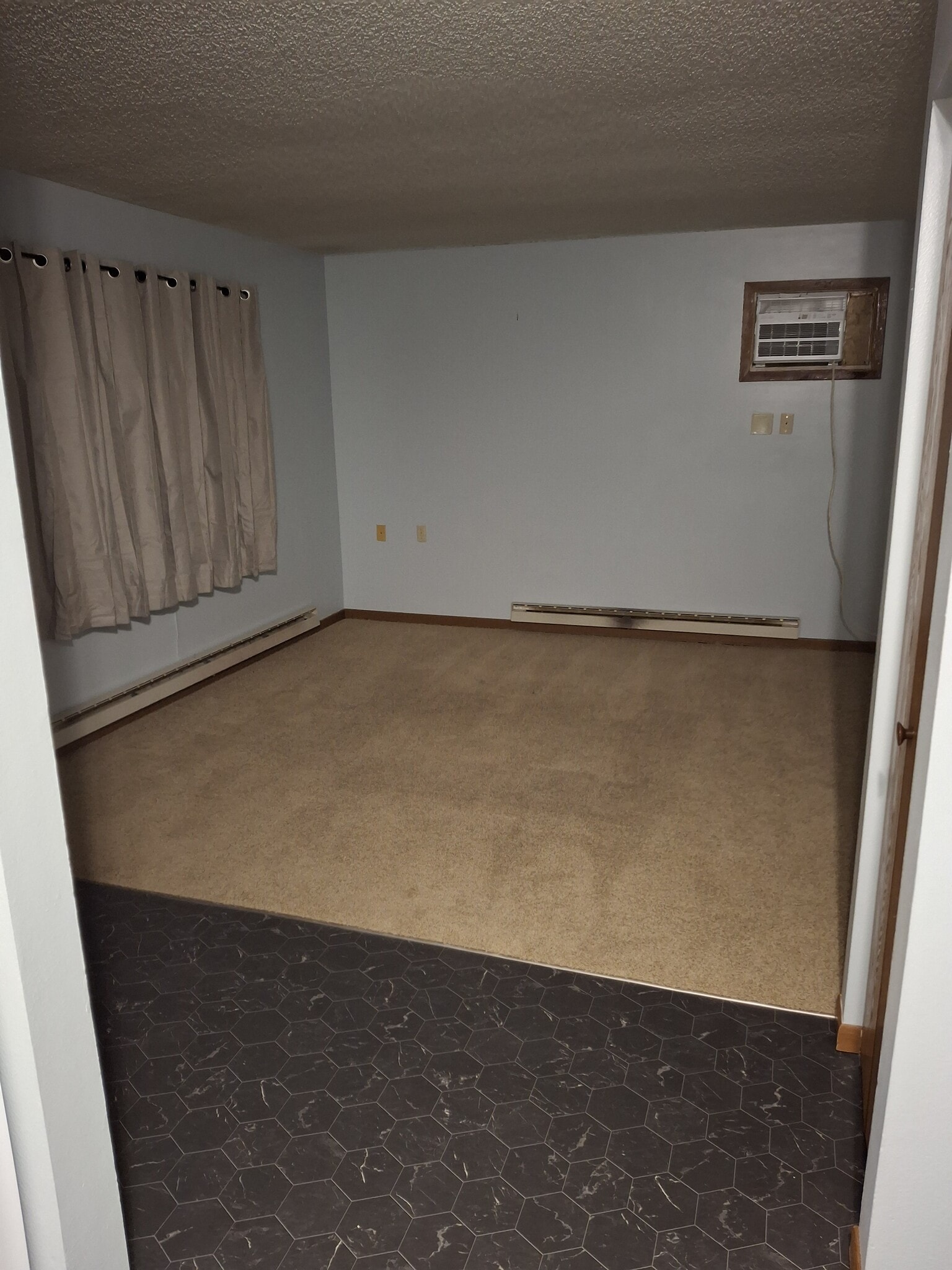 Building Photo - 340 S Rowe Ln