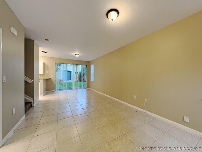 Building Photo - 703 NW 170th Terrace