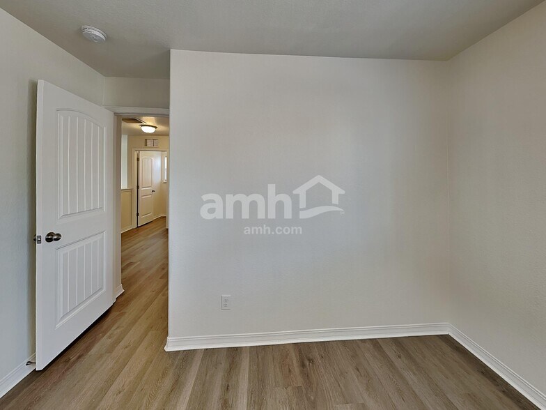 Building Photo - 9534 Sand Myrtle Dr