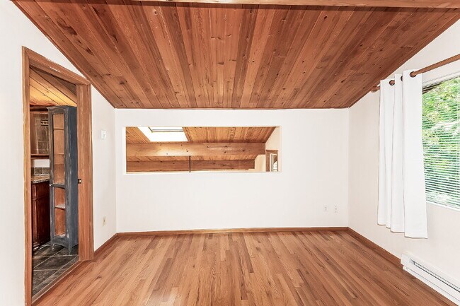 Building Photo - Charming Enatai Craftsman Near Lake Washington – 3BR/2BA- AVAILABLE NOW!