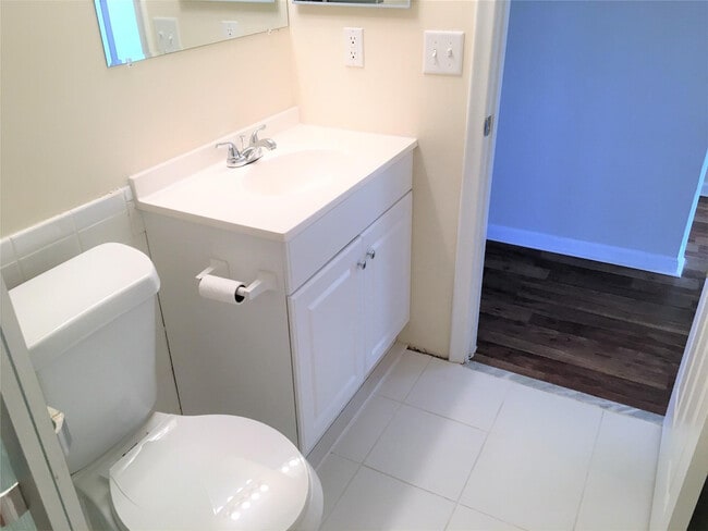 Building Photo - 551 SW 135th Ave