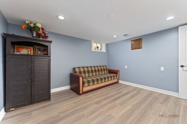 Building Photo - 7630 N Oleander Ave