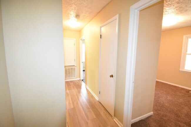 Building Photo - 3200 Teakwood Ct