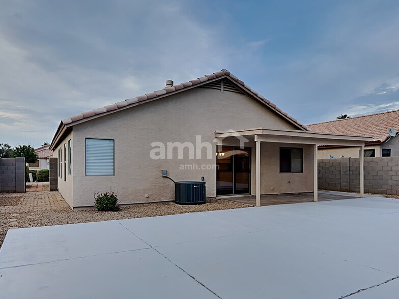 Building Photo - 2107 E Catclaw St