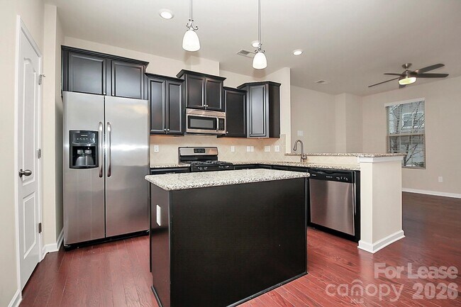 Building Photo - 5040 Mockernut Ln