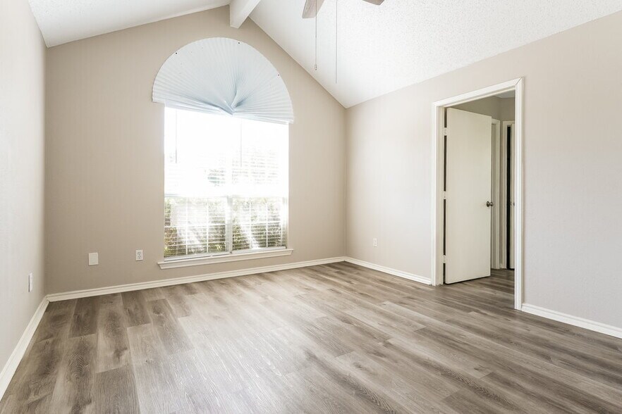 Building Photo - 321 Sondra Way