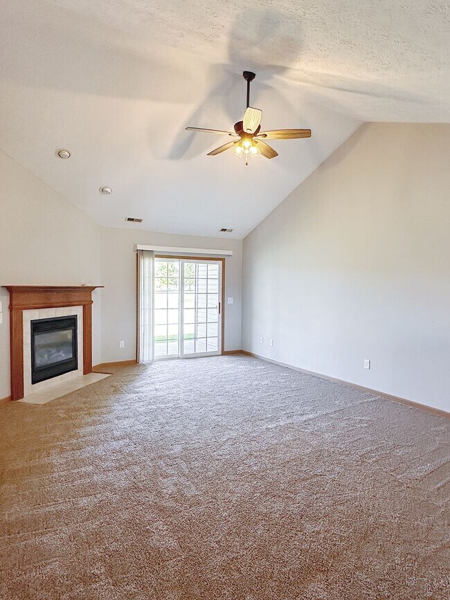 Building Photo - 2332 Hopkins Dr