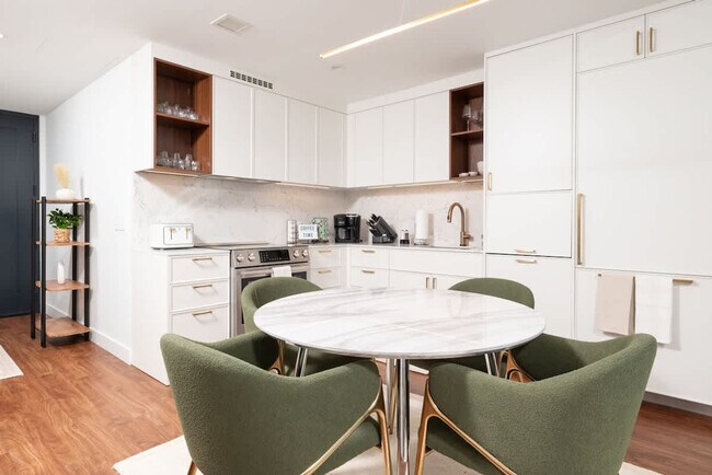 Building Photo - 212 Stuart St