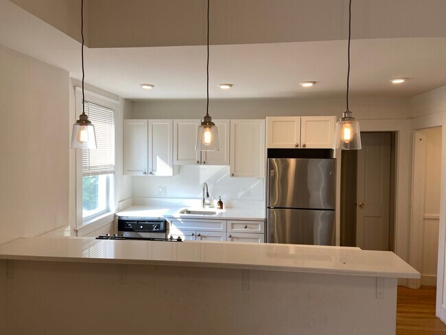 Building Photo - 38 Newton St