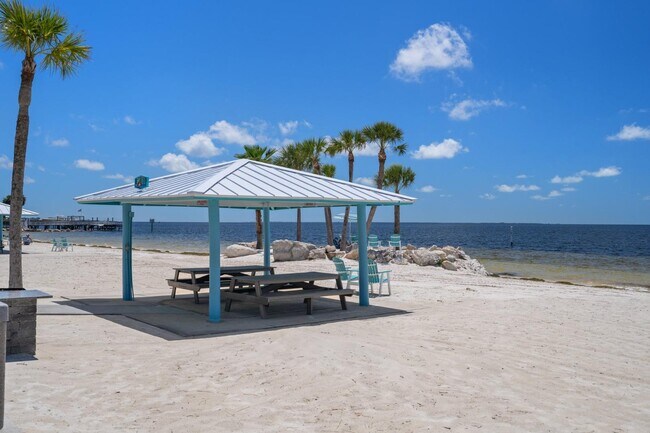 Building Photo - 5045 Pelican Dr