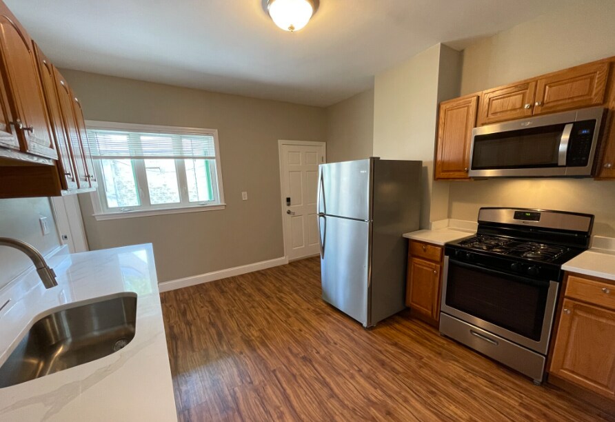 Building Photo - 227 Holland St