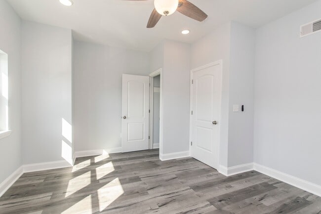 Building Photo - Recently renovated home in South West Phil...