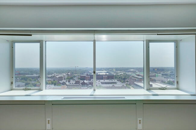 Building Photo - 555 E William St