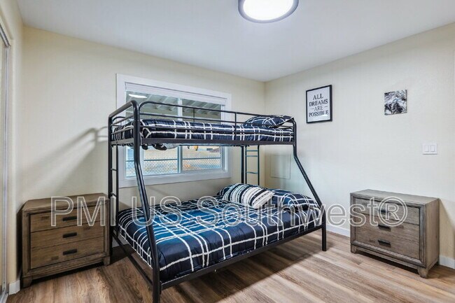 Building Photo - 437 Riverfront Dr