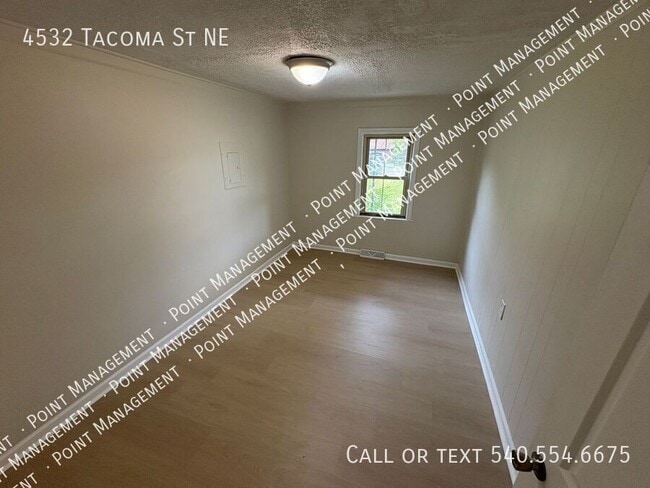 Building Photo - 4532 Tacoma Ave NE