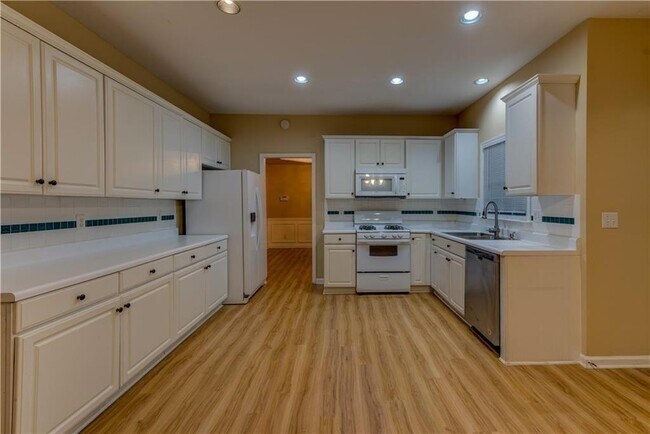 Building Photo - 1429 Oglethorpe Dr