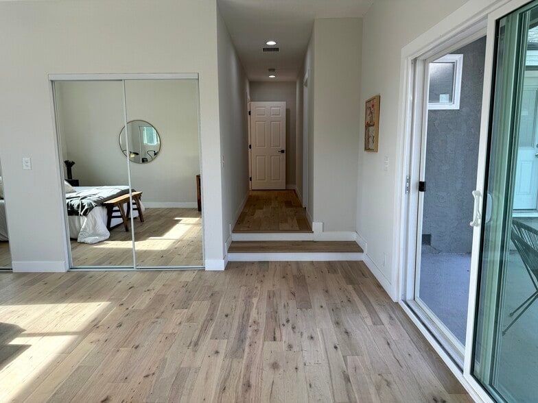 Main Bedroom with en suite bathroom - 5950 Simpson Ave